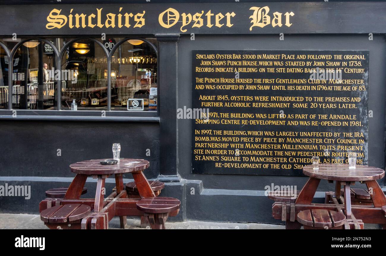 Schild vor Sinclair's Oyster Bar Manchester UK Stockfoto