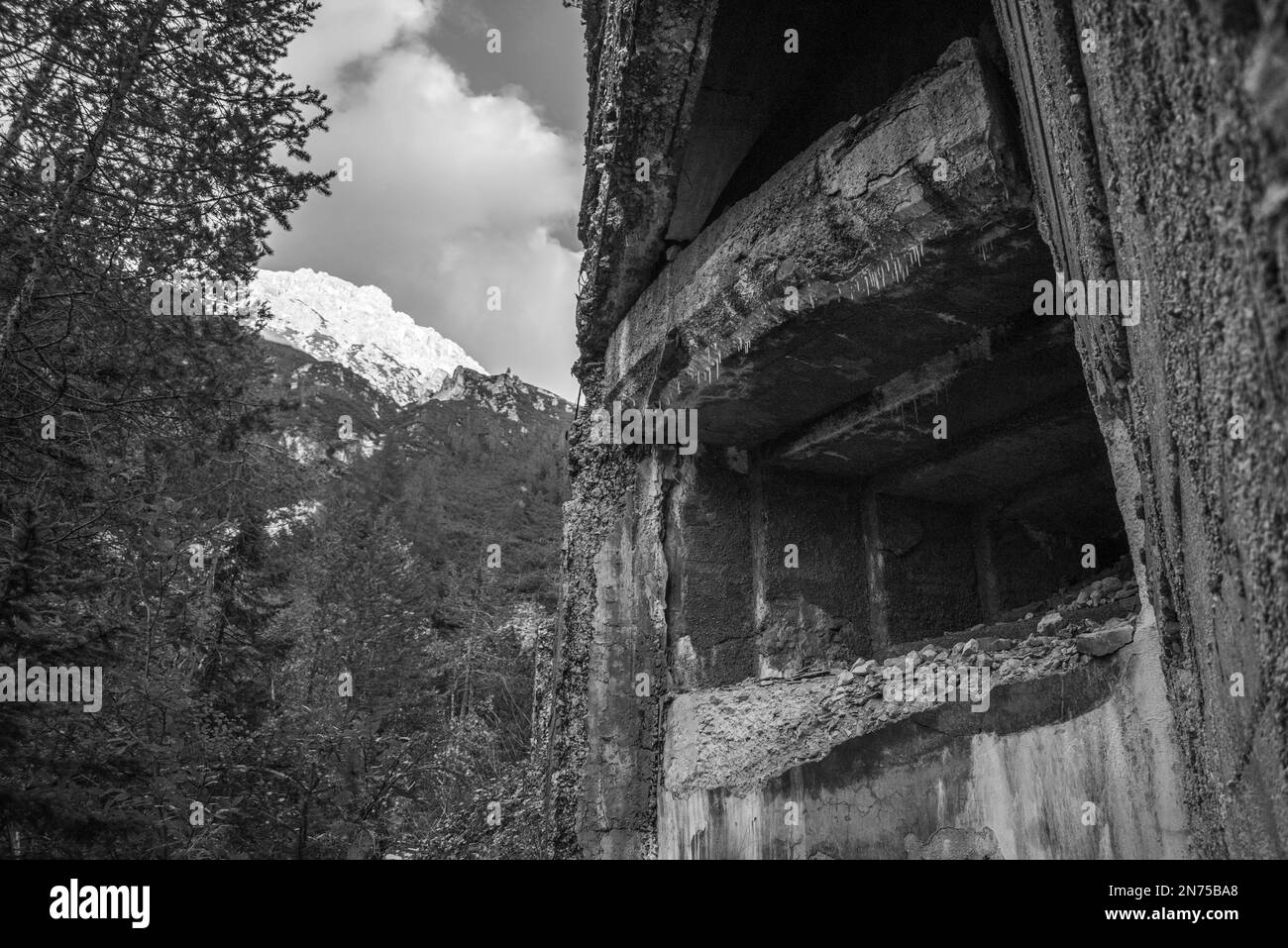 Die ikonische Festung Landro in den Dolomiten in Südtirol, ein architektonischer Verbleib der Grenzstreitigkeiten zwischen Österreich und Italien Stockfoto