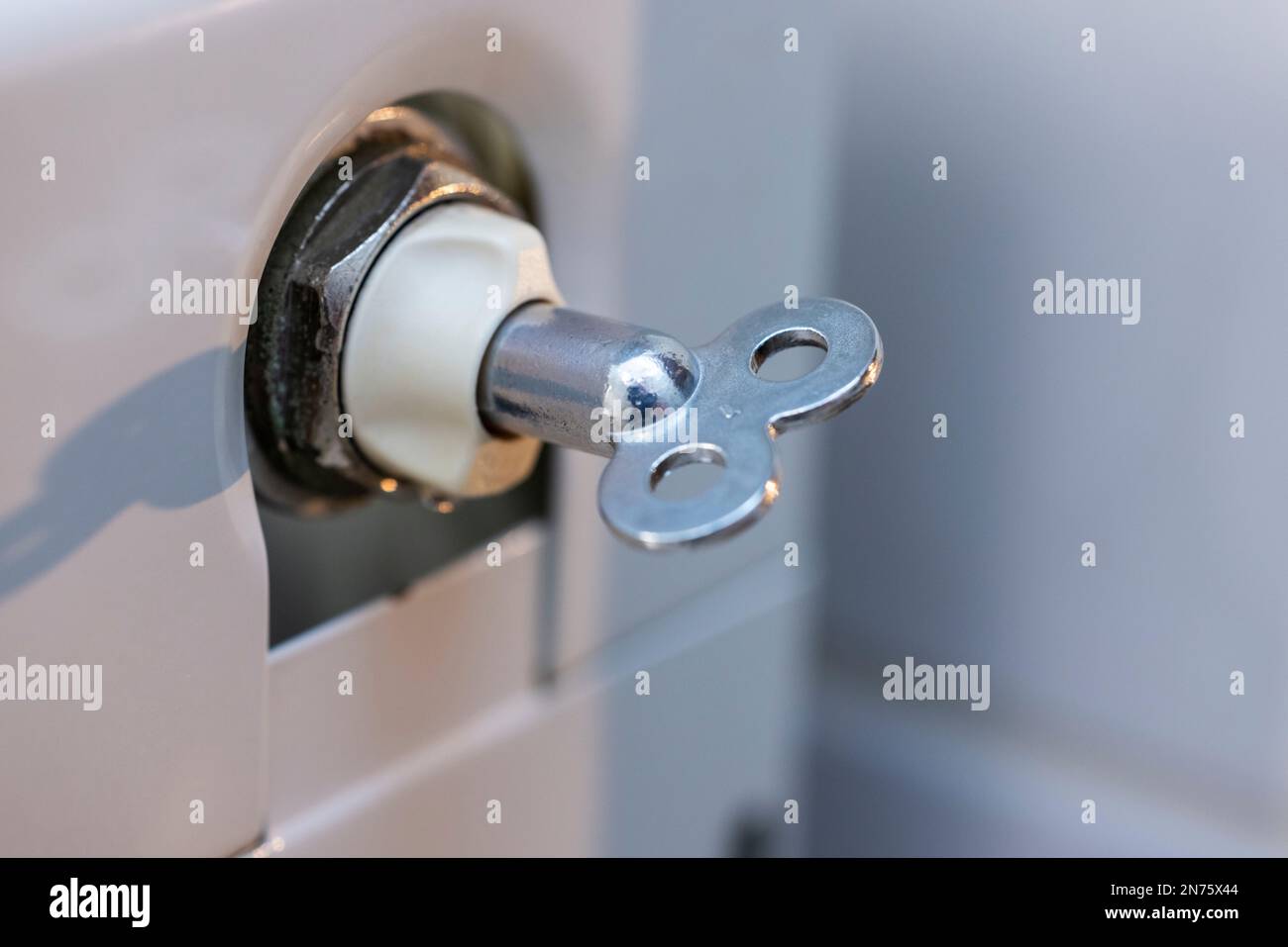 Heizungsentlüftungsschlüssel -Fotos und -Bildmaterial in hoher Auflösung –  Alamy