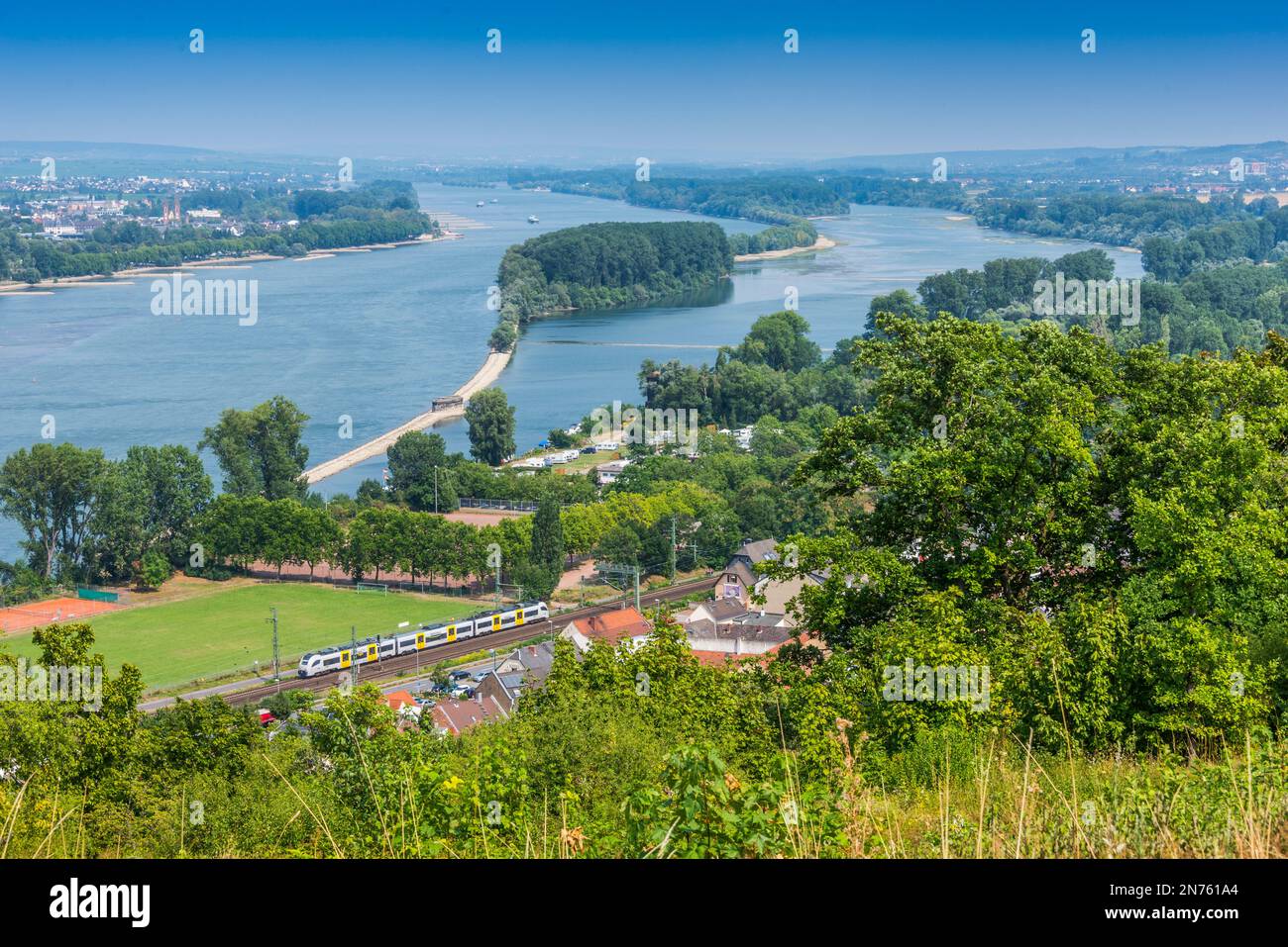 Deutschland, Rheinland-Pfalz, Mainz-Bingen, Bingen am Rhein, Rochusberg, Blick auf den Rhein Stockfoto