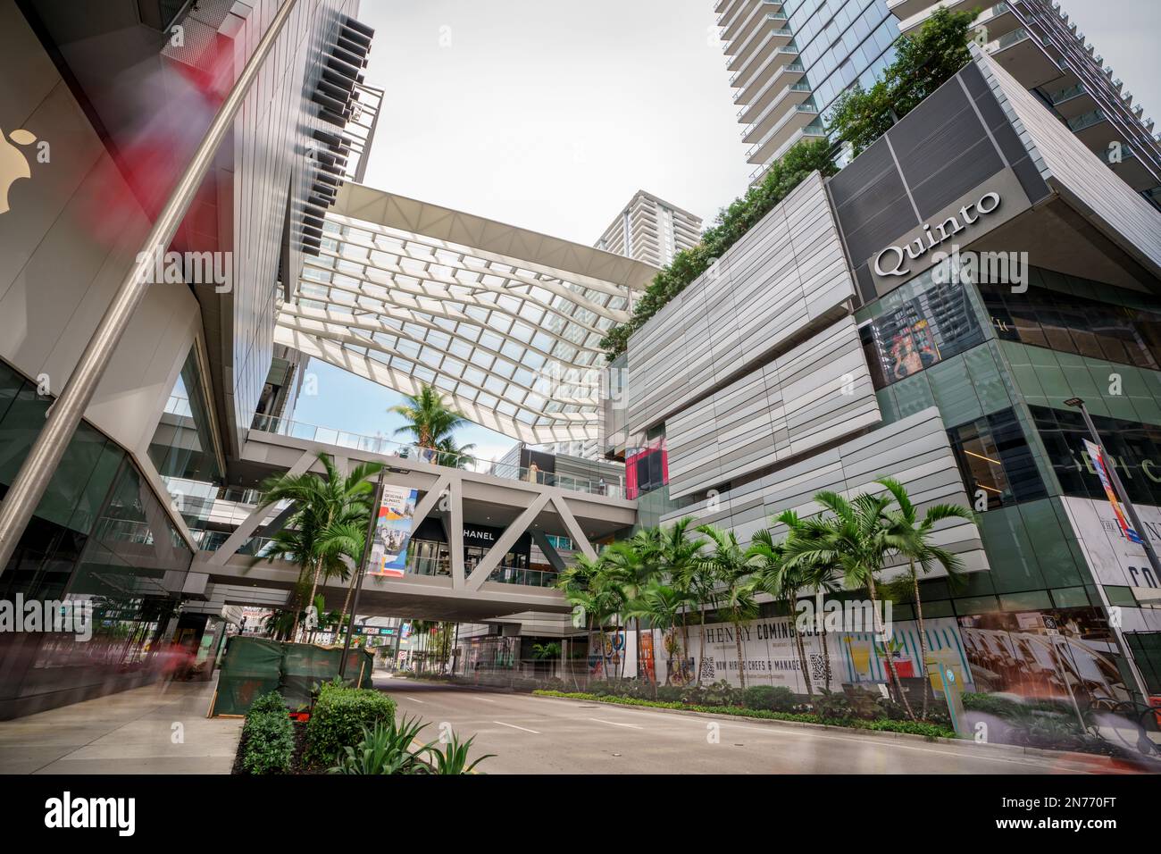 Brickell, FL, USA - 9. Februar 2023: Geschäfte im Brickell City Center Miami Stockfoto