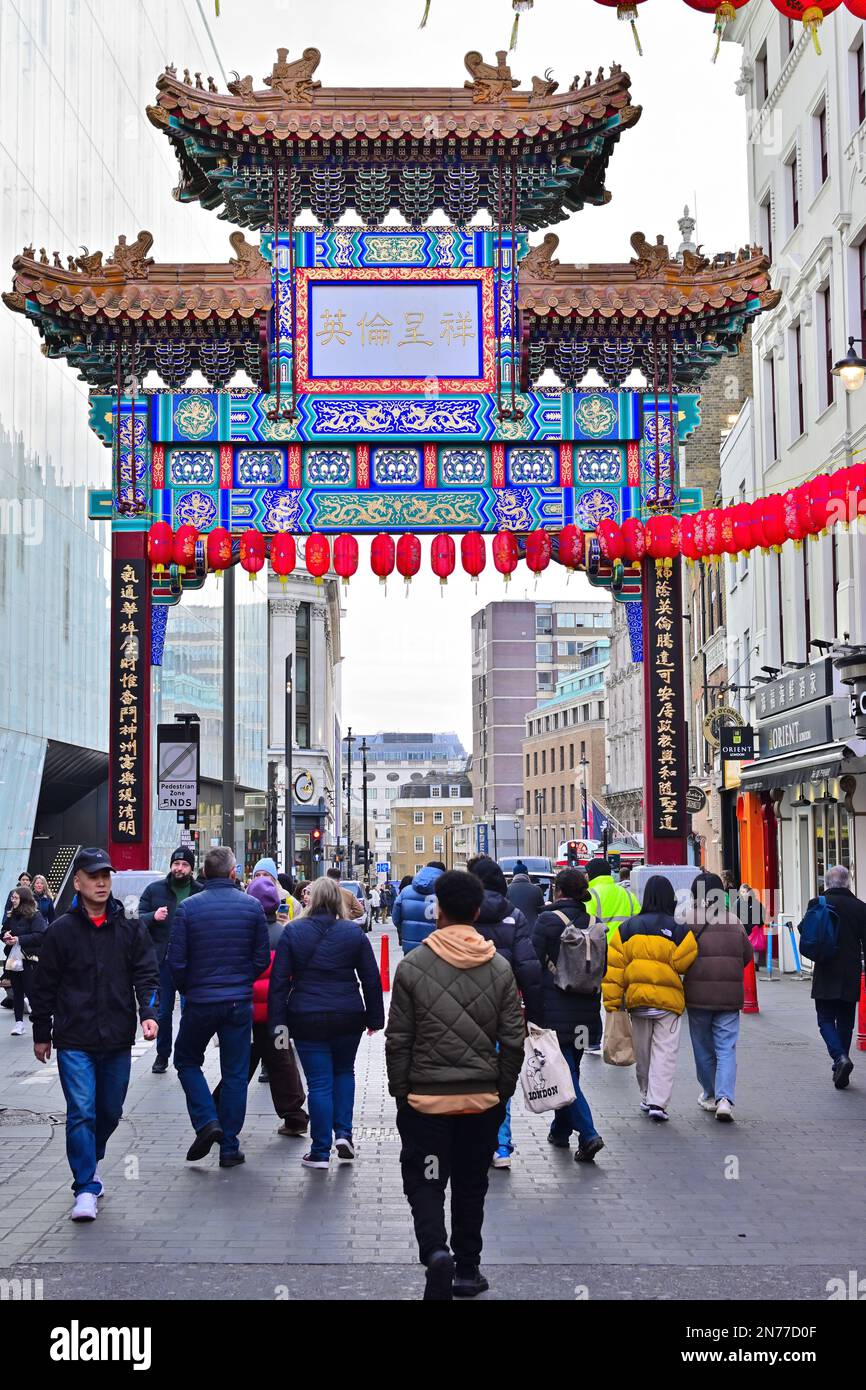 London, Großbritannien. 4. Februar 2023 Haupteingang auf der Wardour Street in Chinatown, London, Großbritannien. Videodatum: 10. Februar 2023. Stockfoto