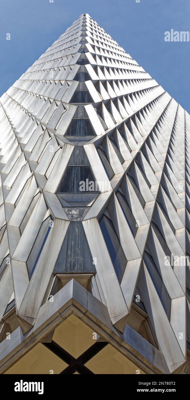 Pittsburgh Downtown: United Steelworkers Building stützt sich auf ein Stahlexoskelett als Stütze – das glänzende Diamantgitter aus Stahl ist nicht nur für das Aussehen gedacht. Stockfoto