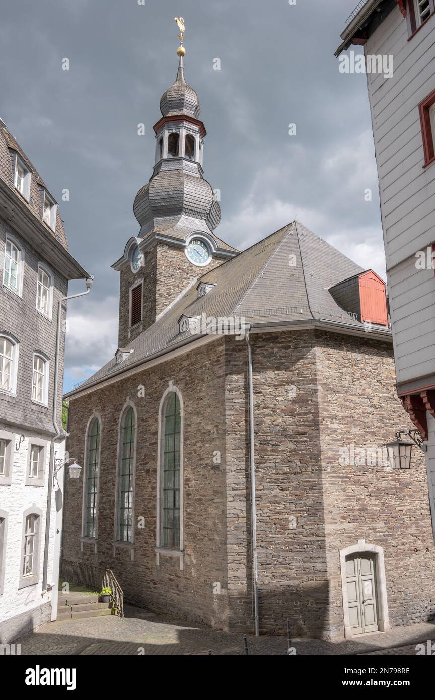 Die Evangelische Stadtkirche Monschau ist eine Kirche in Monschau im Stadtgebiet Aachen in Nordrhein-Westfalen Stockfoto