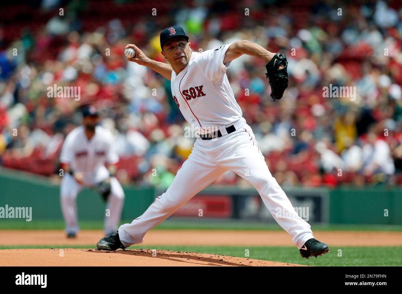 Boston Red Sox's Alfredo Aceves pitches in the first inning of the first game of a baseball doubleheader against the Tampa Bay Rays in Boston, Tuesday, June 18, 2013. (AP Photo/Michael Dwyer) Stockfoto