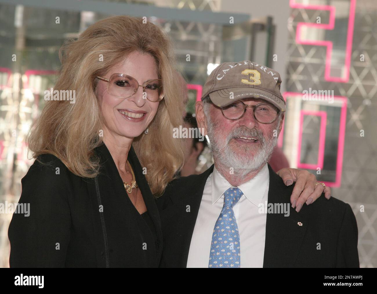 Director Norman Jewison, right, with his wife Margaret Ann Dixon, left, attend the 2013 Envision Awards presented by the Museum of the Moving Image, on Tuesday, June 11, 2013 in New York. (Photo by Andy Kropa/Invision/AP) Stockfoto