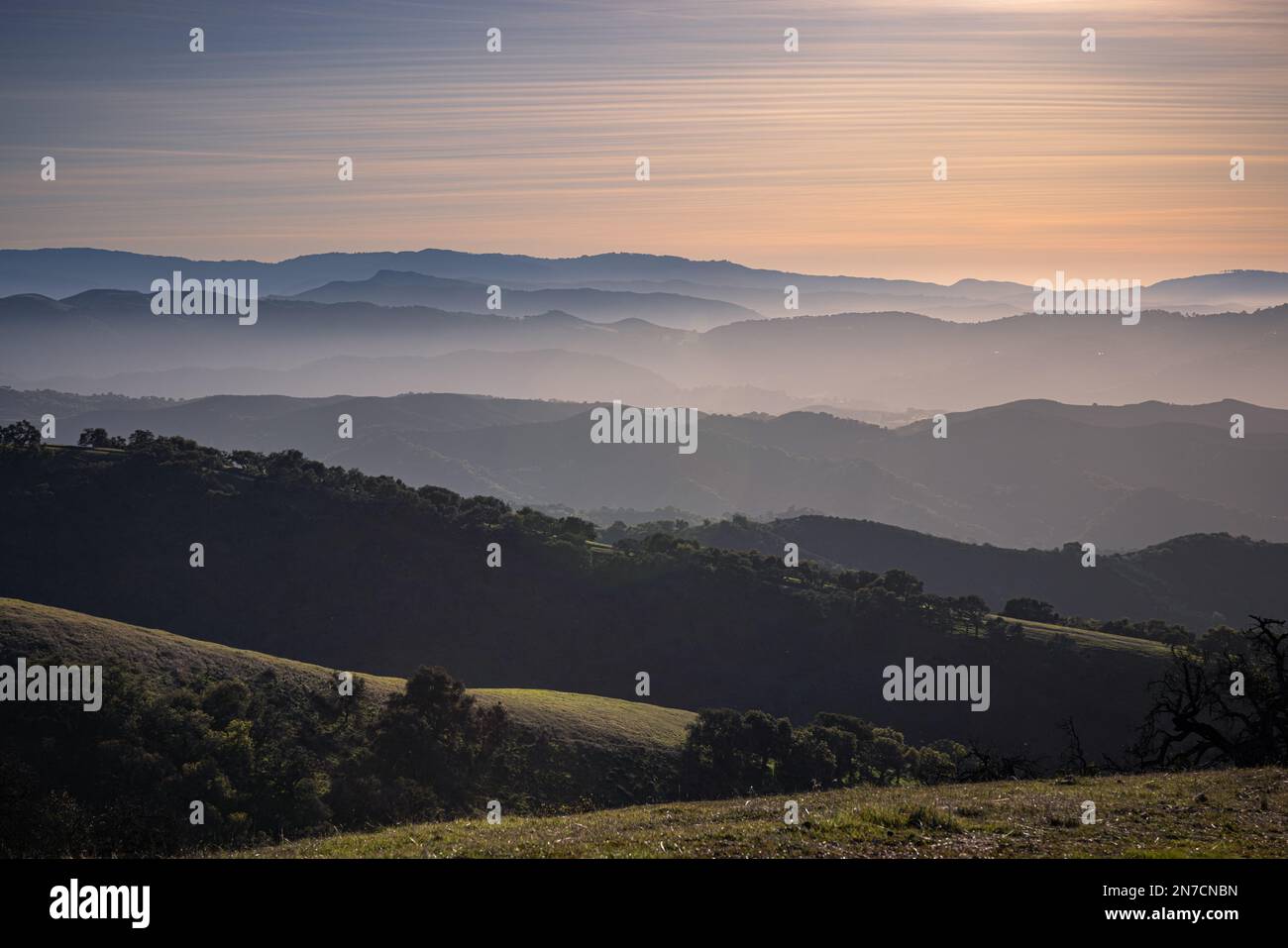 Blick nach Osten in Richtung Carmel Valley vom Eagle Peak im Toro Park, Salinas ca. Stockfoto