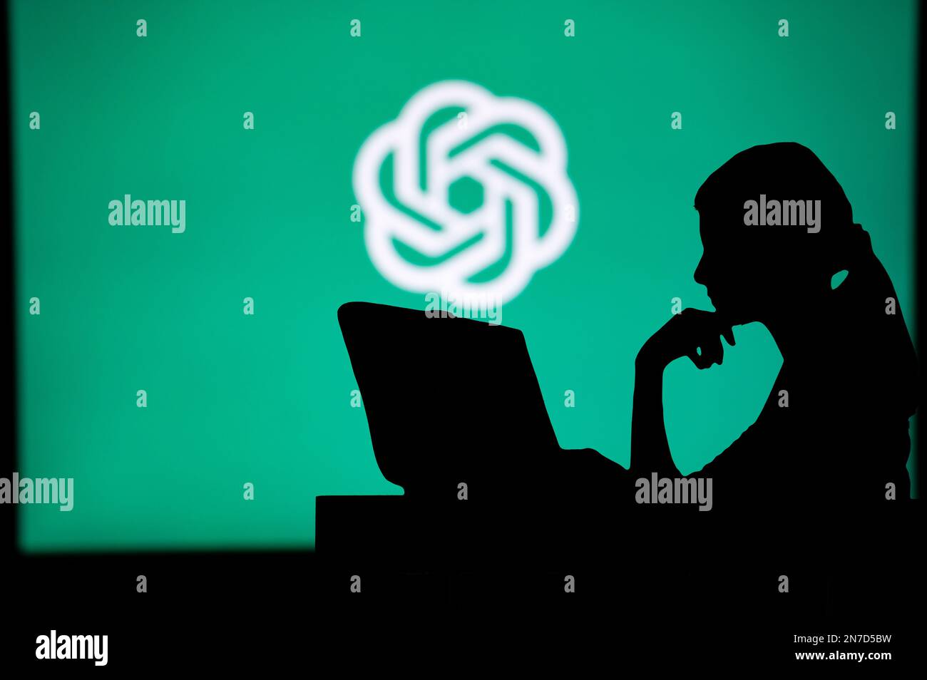 GROSSBRITANNIEN, LONDON. 30. JANUAR 2023: Offenes AI. Innovative Köpfe: Eine Frau und die Macht der Technologie Stockfoto