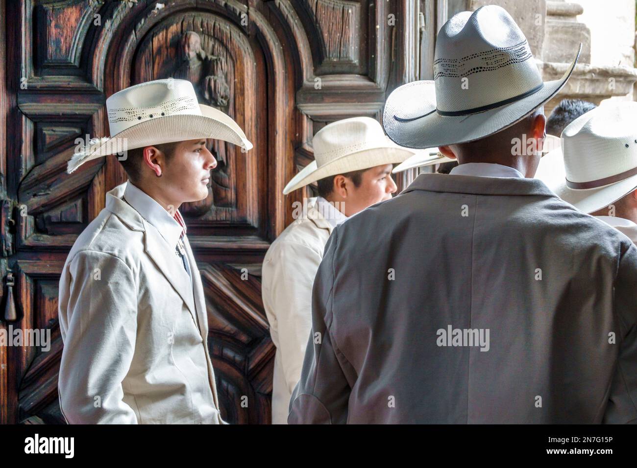 San Miguel de Allende Guanajuato Mexiko, historisches Zentrum Zona Centro, Themenparty-Gäste mit Cowboy-Hut-Hüten, Sombrero Sombreros, qu Stockfoto
