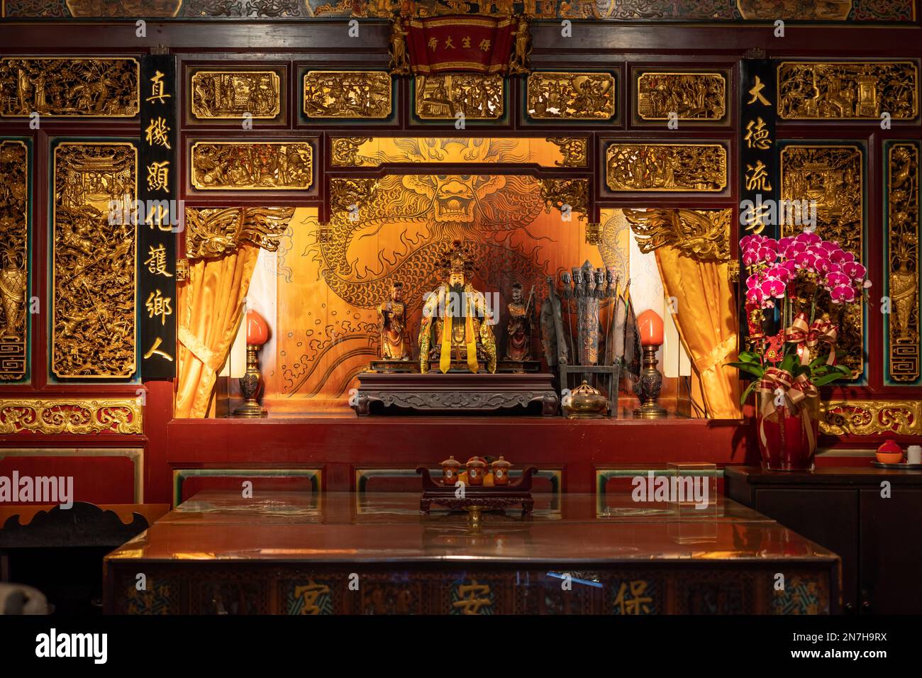 Baosheng Dadi, eine Gottheit der Medizin, im Baoan-Tempel in Taipei, Taiwan Stockfoto