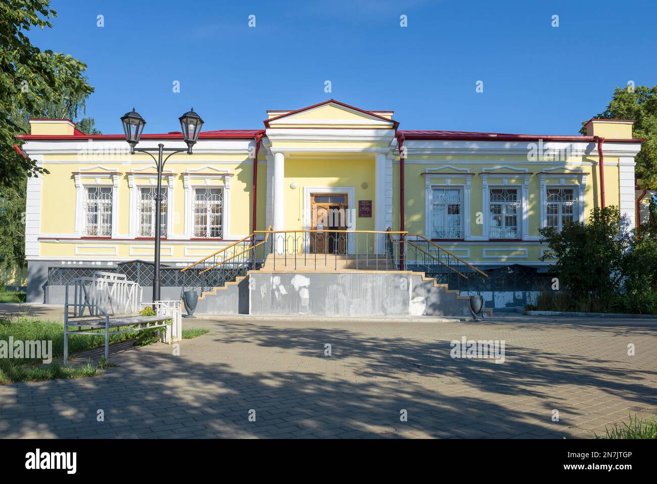 ORYOL, RUSSLAND - 06. JULI 2021: Das Museum des russischen Schriftstellers I.S. Turgenev an einem sonnigen Juli Stockfoto