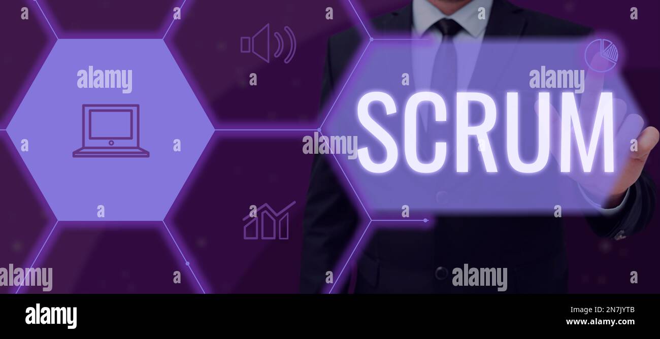 Text zeigt Inspiration Scrum. Handschrift des Geschäftskonzepts im Unterschied zu gedruckten Spielfiguren Stockfoto