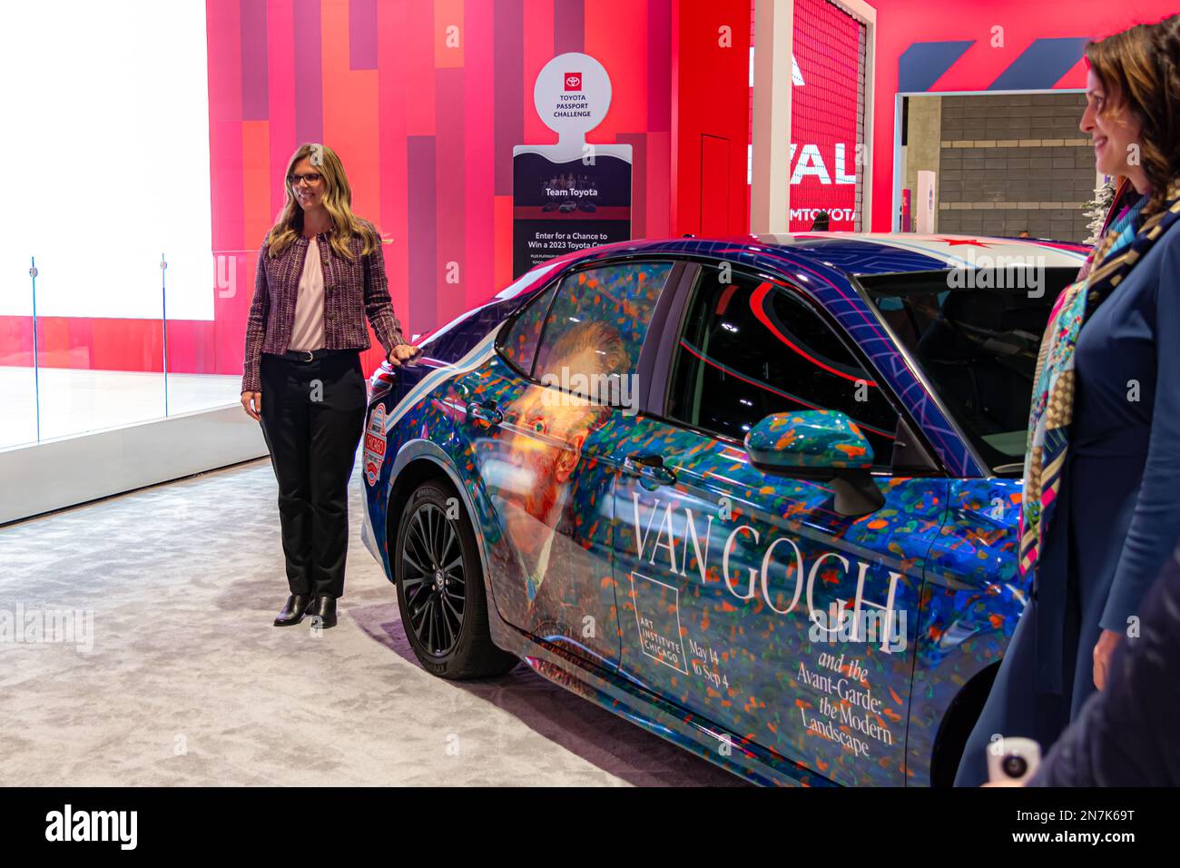 Chicago, IL, USA - 9. Februar 2023: Vorstellung des offiziellen Pace Car des NASCAR Chicago Street Race auf der Chicago Auto Show Pressekonferenz. Stockfoto