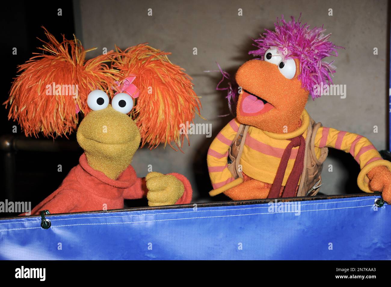 Red Fraggle, left, and Gobo Fraggle arrive at Jim Henson's Fraggle Rock 30th Anniversary at Hollywood Roosevelt Hotel on Wednesday, April 24, 2013 in Los Angeles. (Photo by Richard Shotwell/Invision/AP) Stockfoto