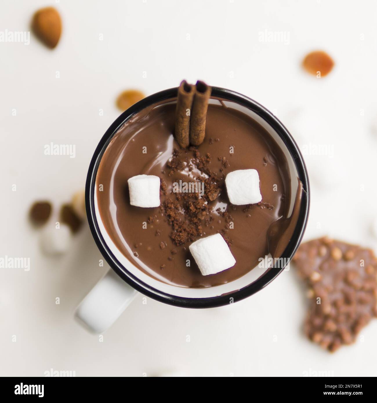 Heiße Schokolade mit Tubeln Marshmallow Stockfoto