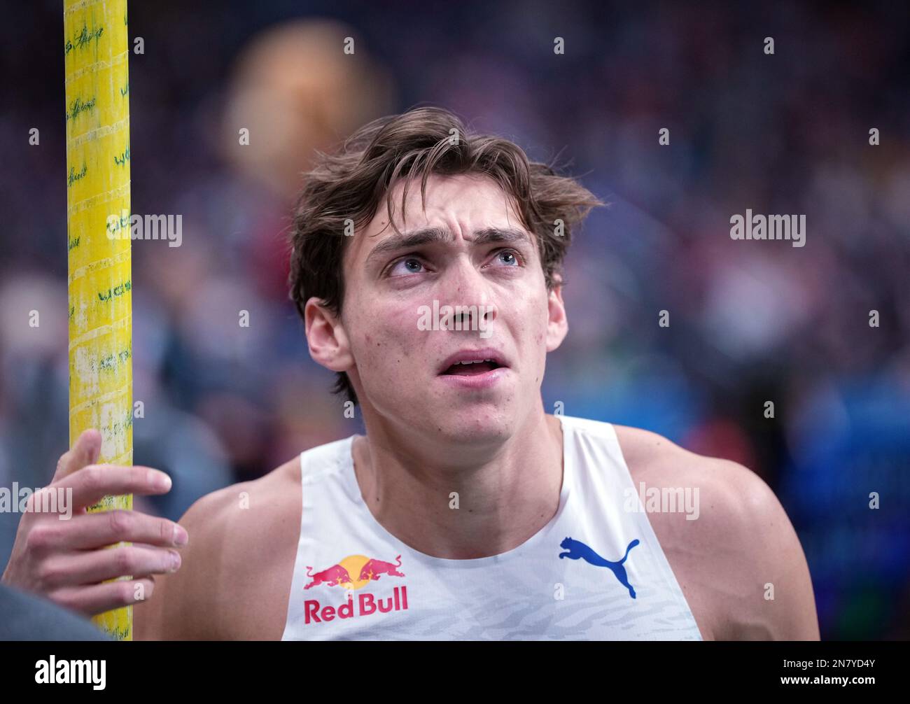 10. Februar 2023, Berlin: ISTAF Indoor, Athletics/Hall: Meeting, Decisions in Mercedes-Benz Arena, Pole Vault, Armand Duplantis (Schweden) nach seinem ersten Sprung. Foto: Soeren Stache/dpa Stockfoto