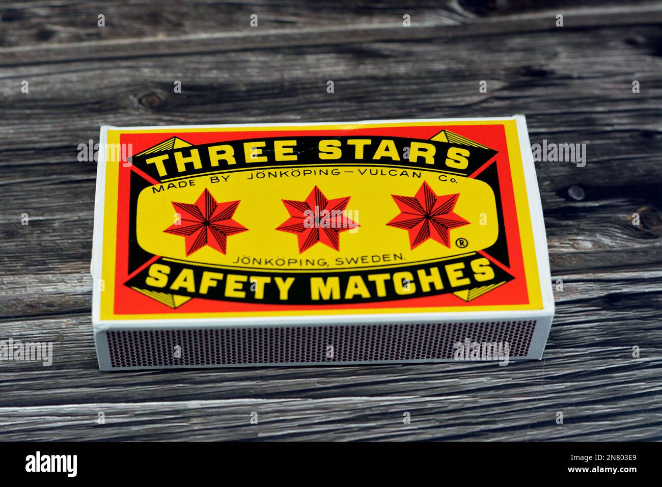 Kairo, Ägypten, Februar 9 2023: Drei-Sterne-Sicherheitsspiele Jonkoping  Vulcan Company Schweden, Matchstick, ein Streichholz ist ein Werkzeug, um  ein Feuer zu entfachen, Streichhölzer Stockfotografie - Alamy
