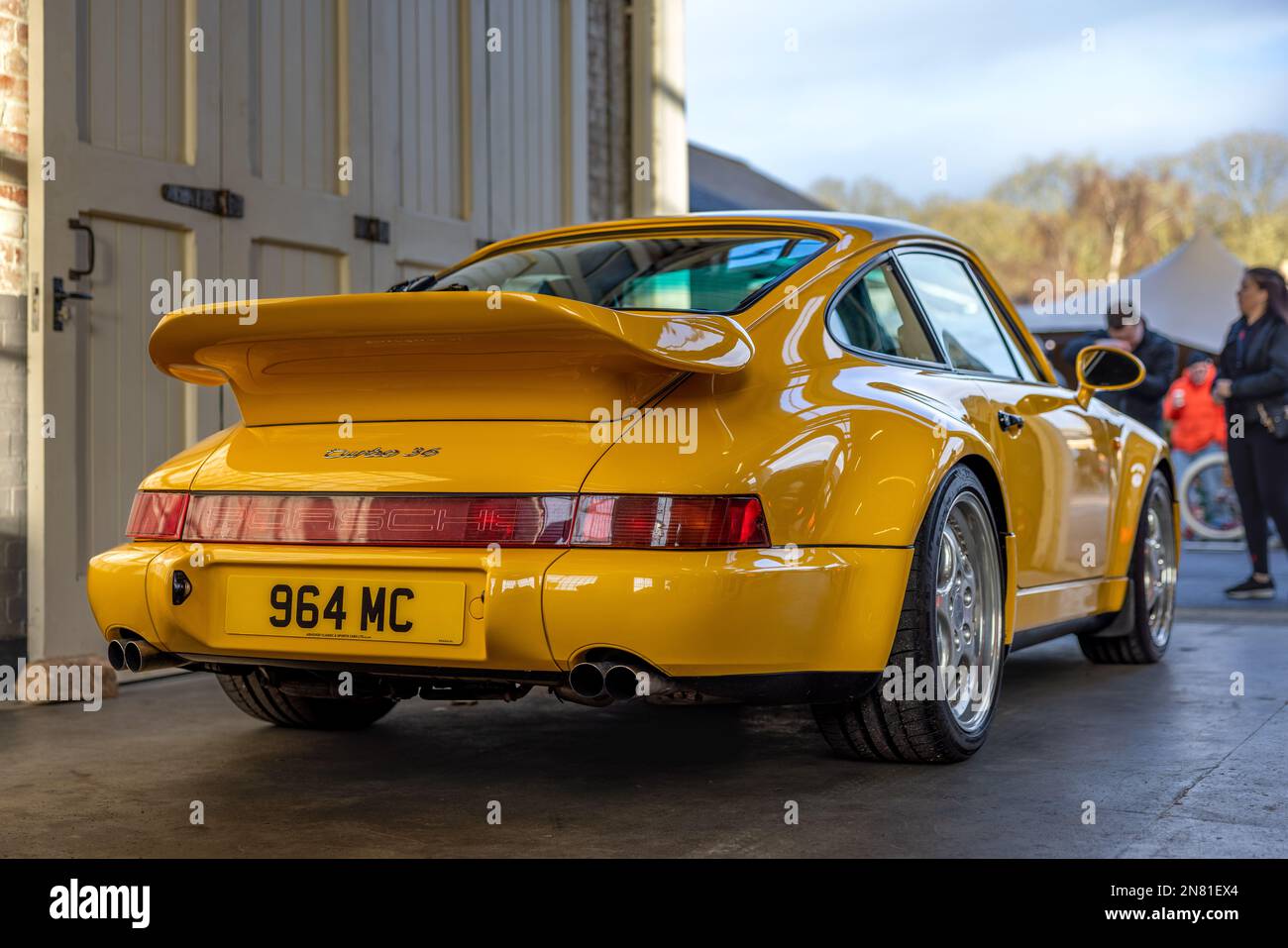 1994 Porsche 964 Turbo, ausgestellt beim Scramble im Januar im Bicester Heritage am 8. Januar 2023. Stockfoto