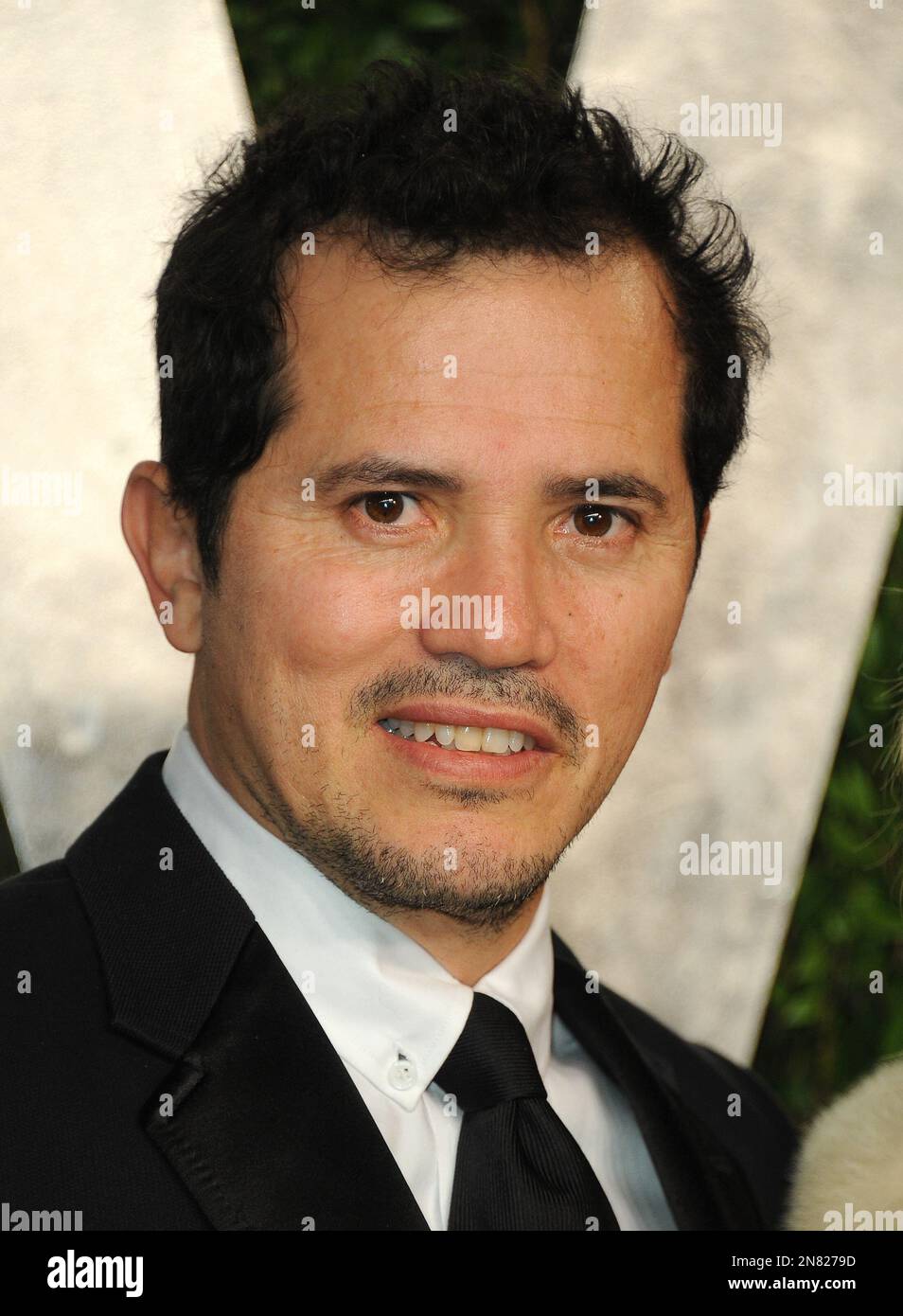 Actor John Leguizamo arrives at the 2013 Vanity Fair Oscars Viewing and After Party on Sunday, Feb. 24 2013 at the Sunset Plaza Hotel in West Hollywood, Calif. (Photo by Jordan Strauss/Invision/AP) Stockfoto
