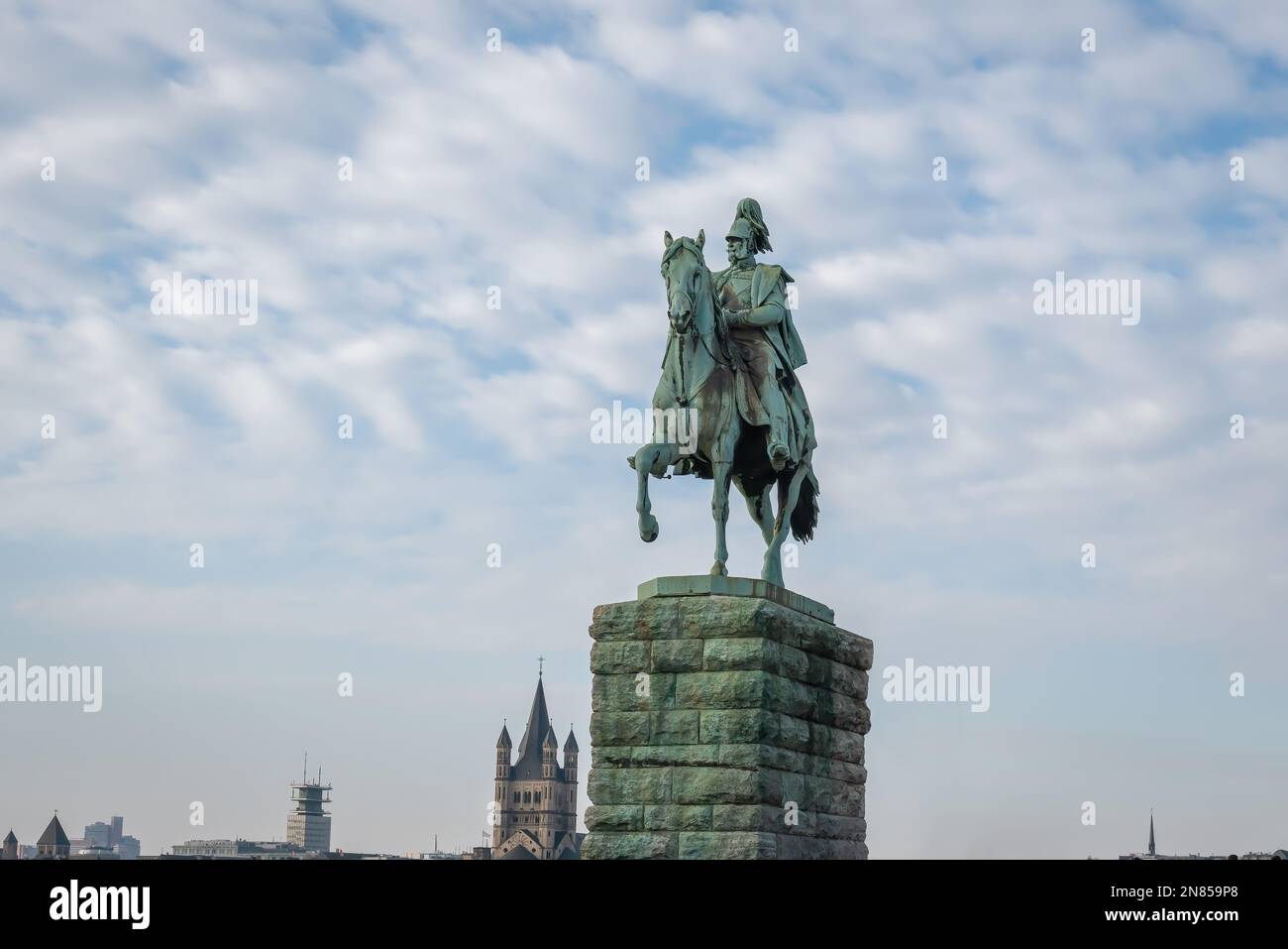 Kaiser Wilhelm I. an der Hohenzollernbrücke - Köln Stockfoto