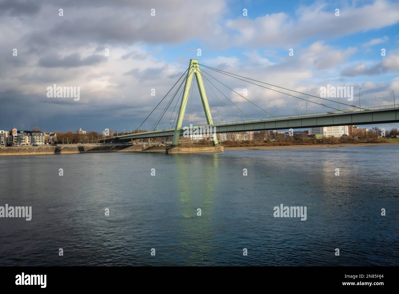 Severin-Brücke (Severinsbrücke) - Köln, Deutschland Stockfoto