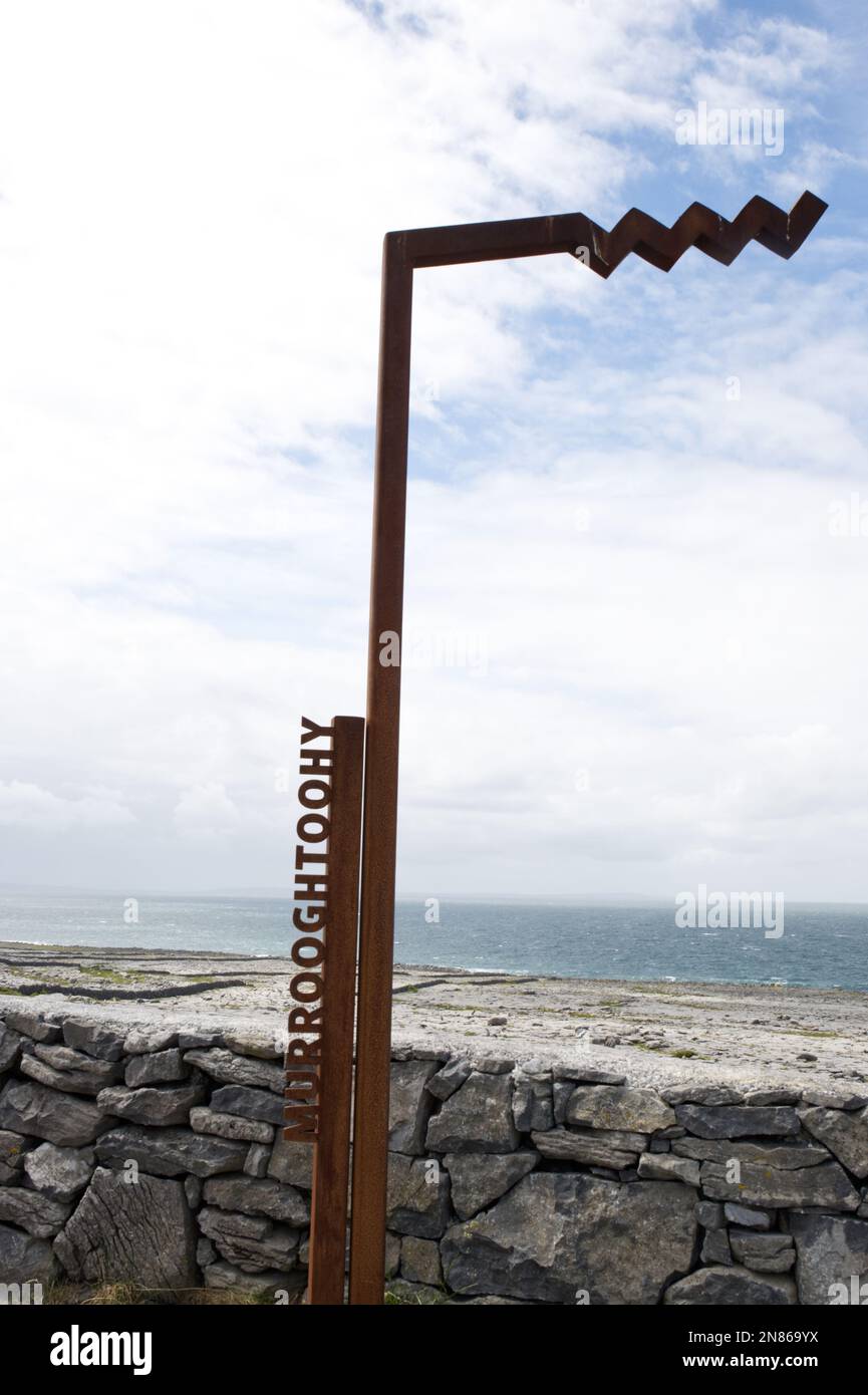 Murrooghtoohy Wave-Logo aus Metall für wilde Entdeckungspunkte des atlantic Way in Südirland EIRE Stockfoto