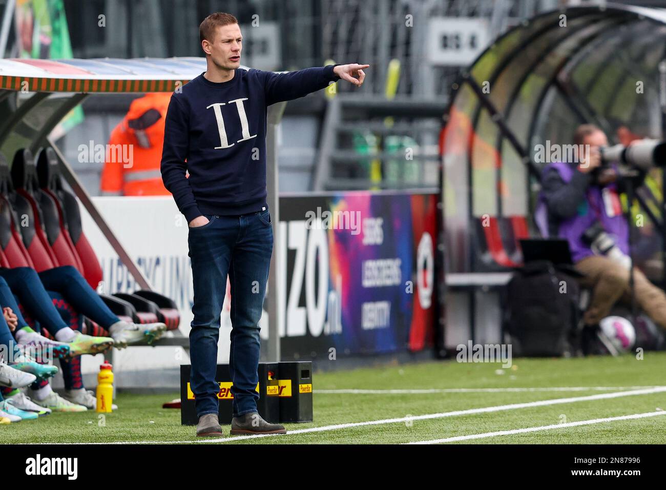 ROTTERDAM, NIEDERLANDE - FEBRUAR 11: Headcoach Joran Pot vom FC Twente während des Azerion Vrouwen Eredivisie-Spiels zwischen Excelsior Rotterdam und FC Twente im Van Donge & De Roo Stadion am 11. Februar 2023 in Rotterdam, Niederlande (Foto von Hans van der Valk/Orange Pictures). Credit: Orange Pics BV/Alamy Live News Stockfoto