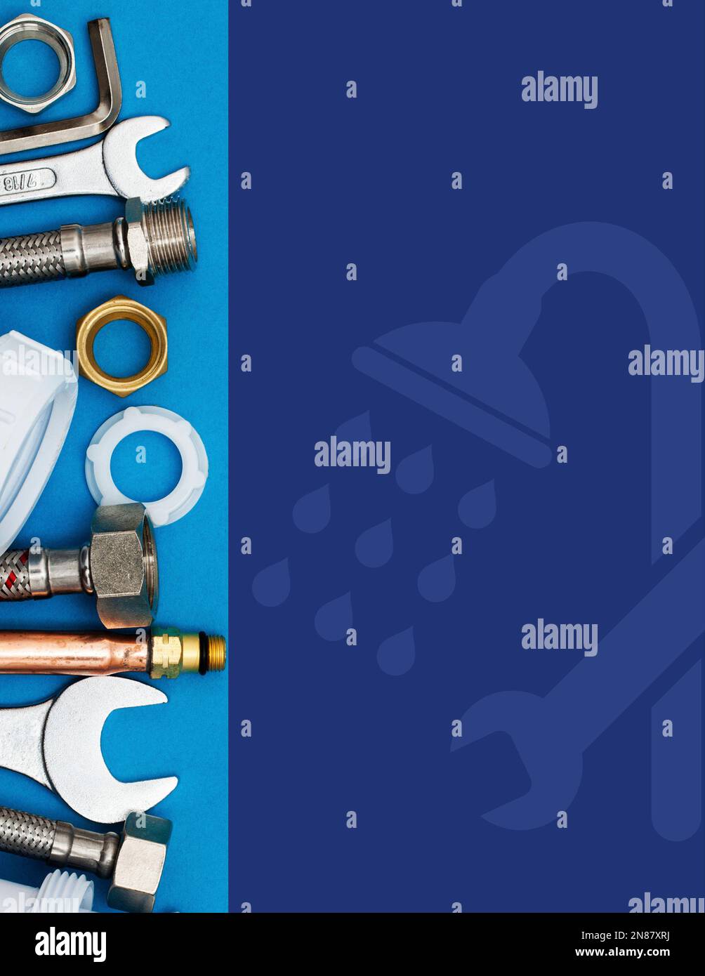 Abbildung der Sanitärwerkzeuge mit leerem Bereich auf der rechten Seite, wo Sie Bilder oder Texte einfügen können. Stockfoto