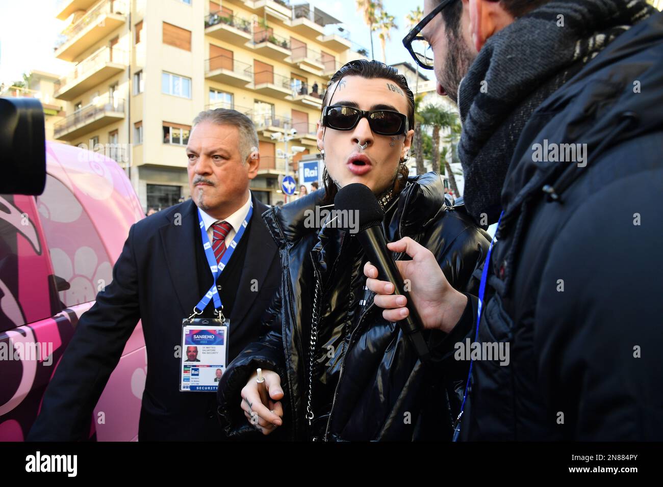 Sanremo, 73. Italienisches Song-Festival, Bagno di Folla für Rosa Chemical am Ausgang des Kasinos Stockfoto