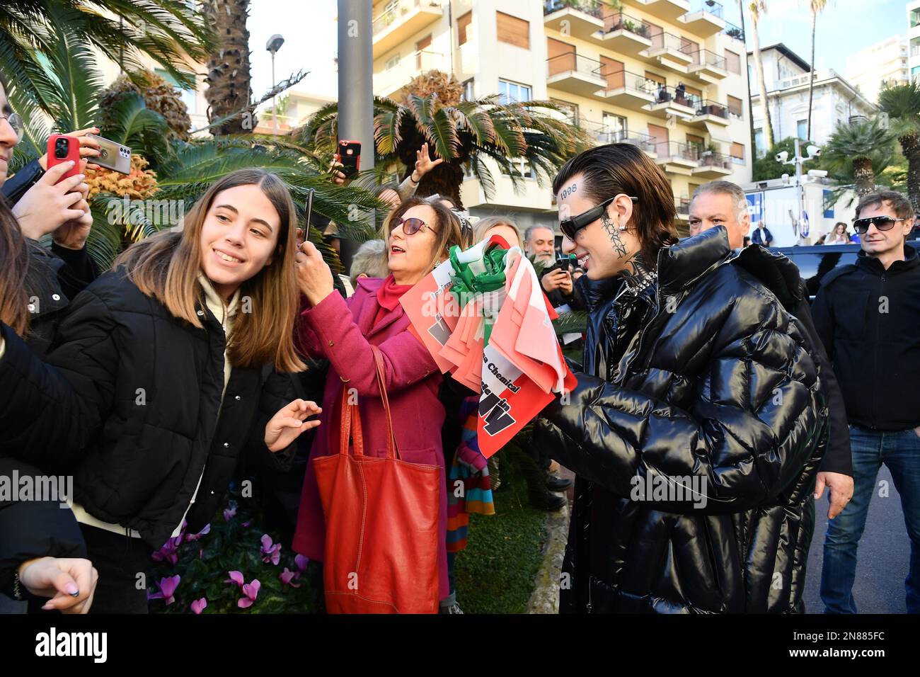Sanremo, 73. Italienisches Song-Festival, Bagno di Folla für Rosa Chemical am Ausgang des Kasinos Stockfoto