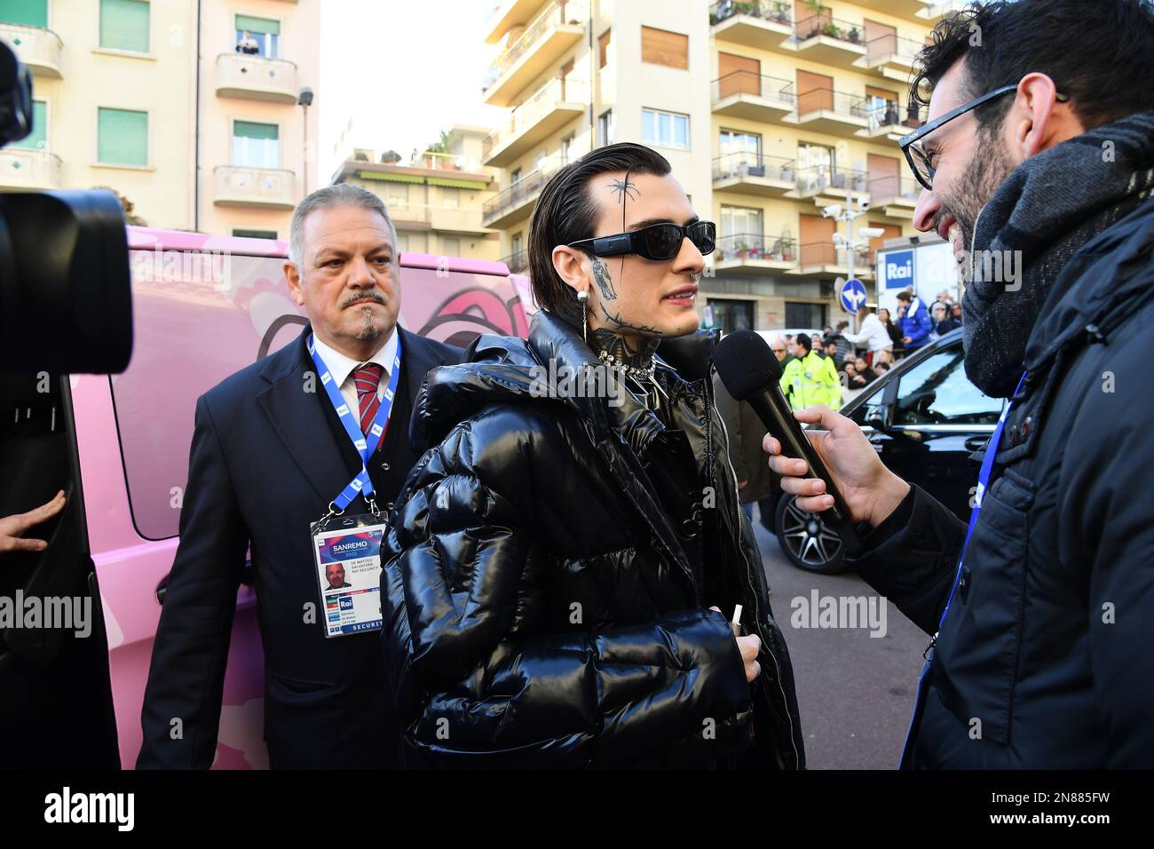 Sanremo, 73. Italienisches Song-Festival, Bagno di Folla für Rosa Chemical am Ausgang des Kasinos Stockfoto