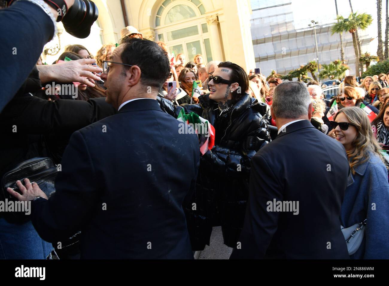 Sanremo, 73. Italienisches Song-Festival, Bagno di Folla für Rosa Chemical am Ausgang des Kasinos Stockfoto