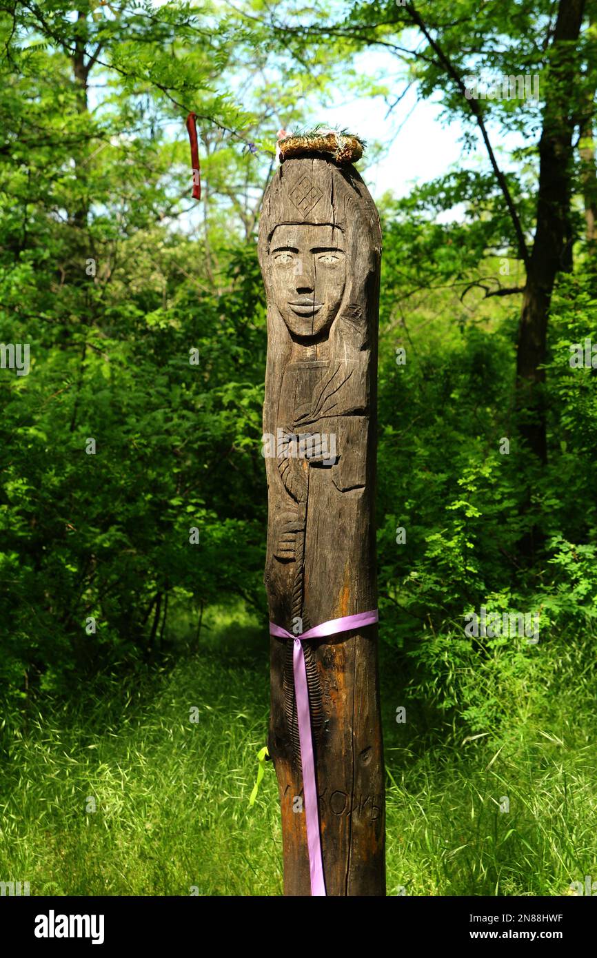 Skulptur der alten heidnischen Gottheit auf der Insel Khortitsa in Zaporischzhien, Ukraine. Stockfoto