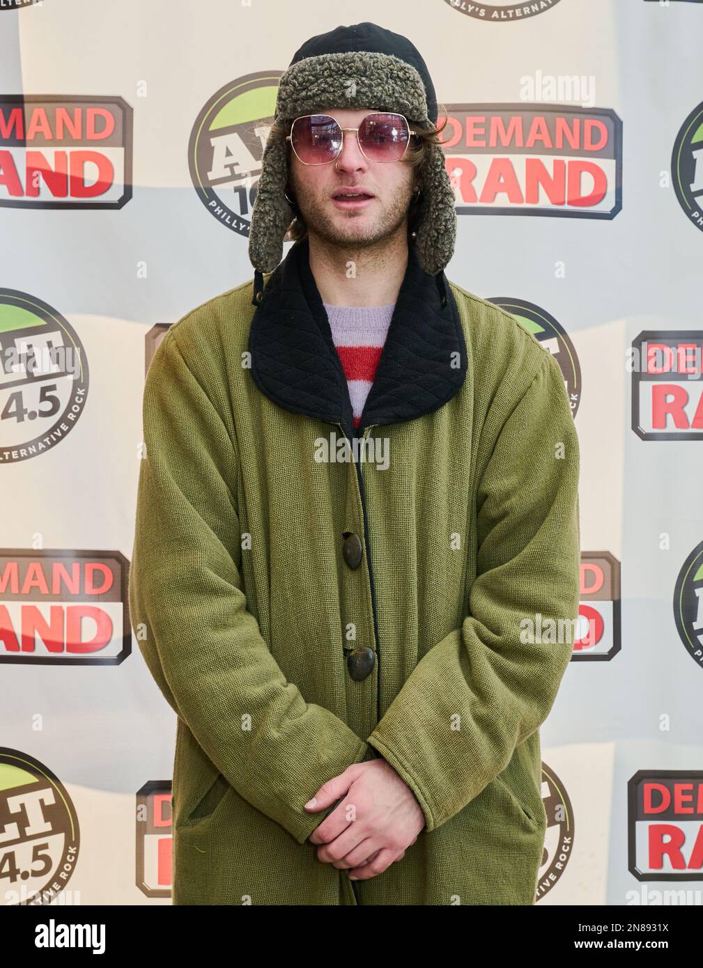 PHILADELPHIA, Pennsylvania, USA - 04. FEBRUAR 2023: Joe P posiert auf der alt 104,5 Winter Jawn bei Xfinity Live! Stockfoto