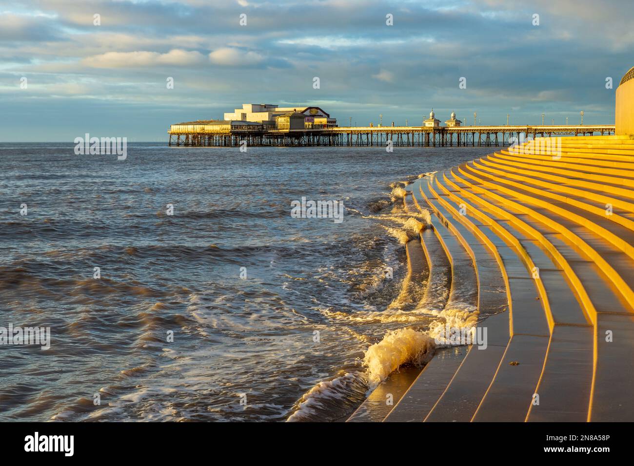 Sonnenuntergang am Blackpool North Pier Stockfoto