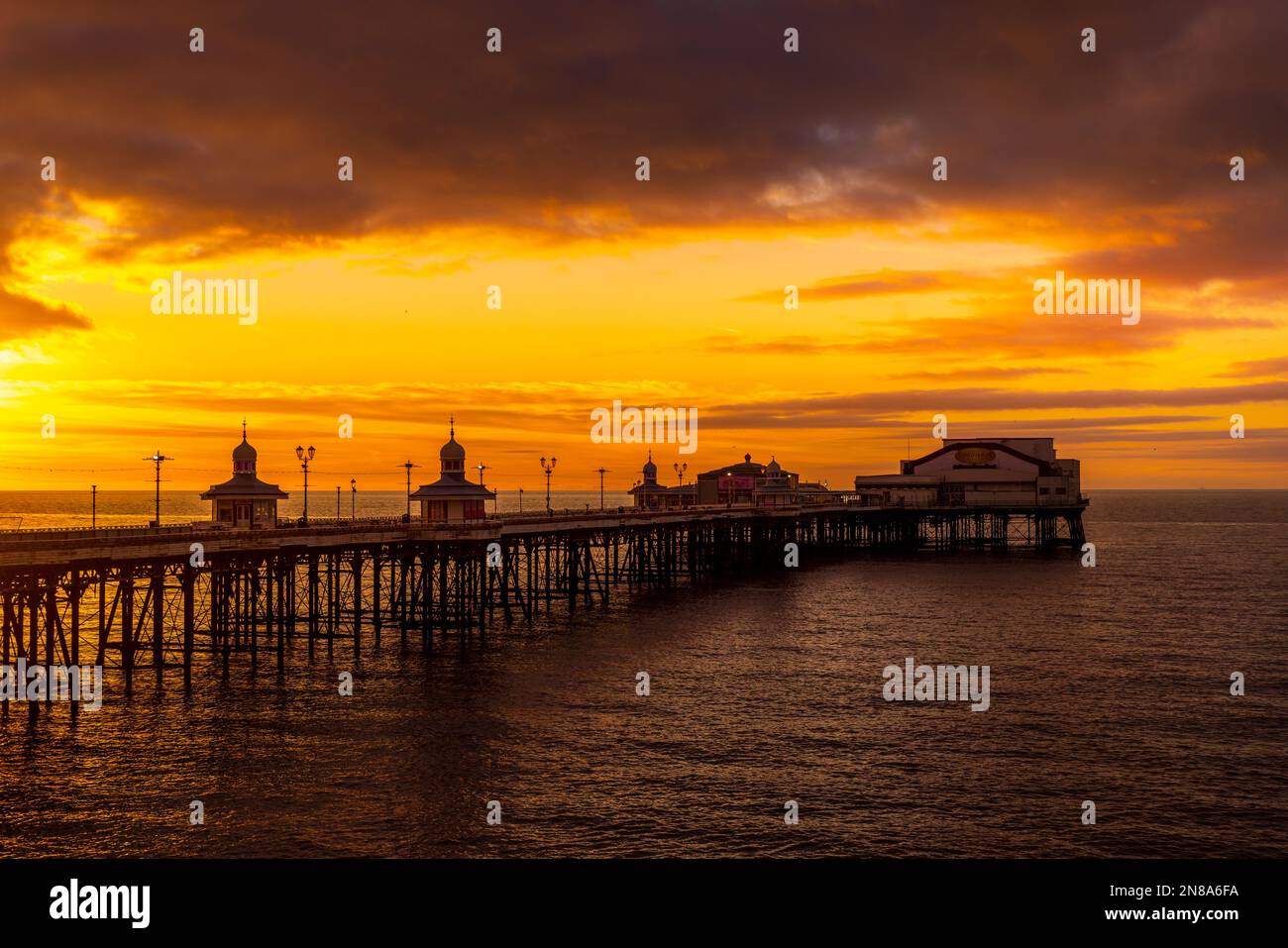 Sonnenuntergang am Blackpool North Pier Stockfoto