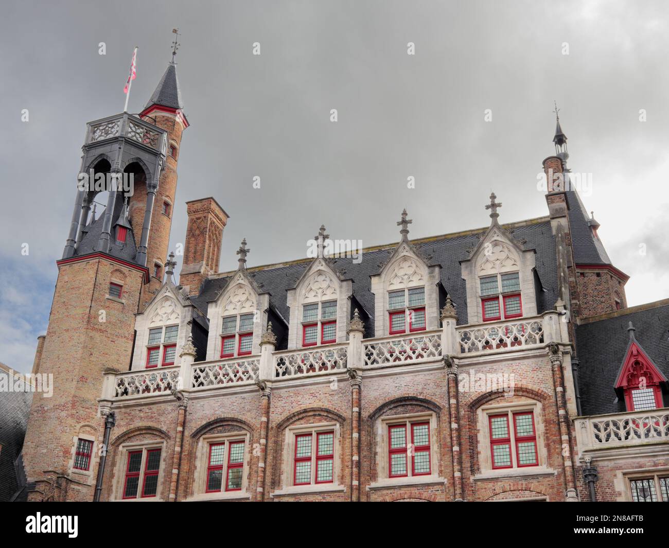 Das Gruuthuse House, ein mittelalterliches Herrenhaus aus dem 13. Jahrhundert, das einst der Familie Gruuthuse gehörte, eines der reichsten in Brügge, Belgien. Stockfoto