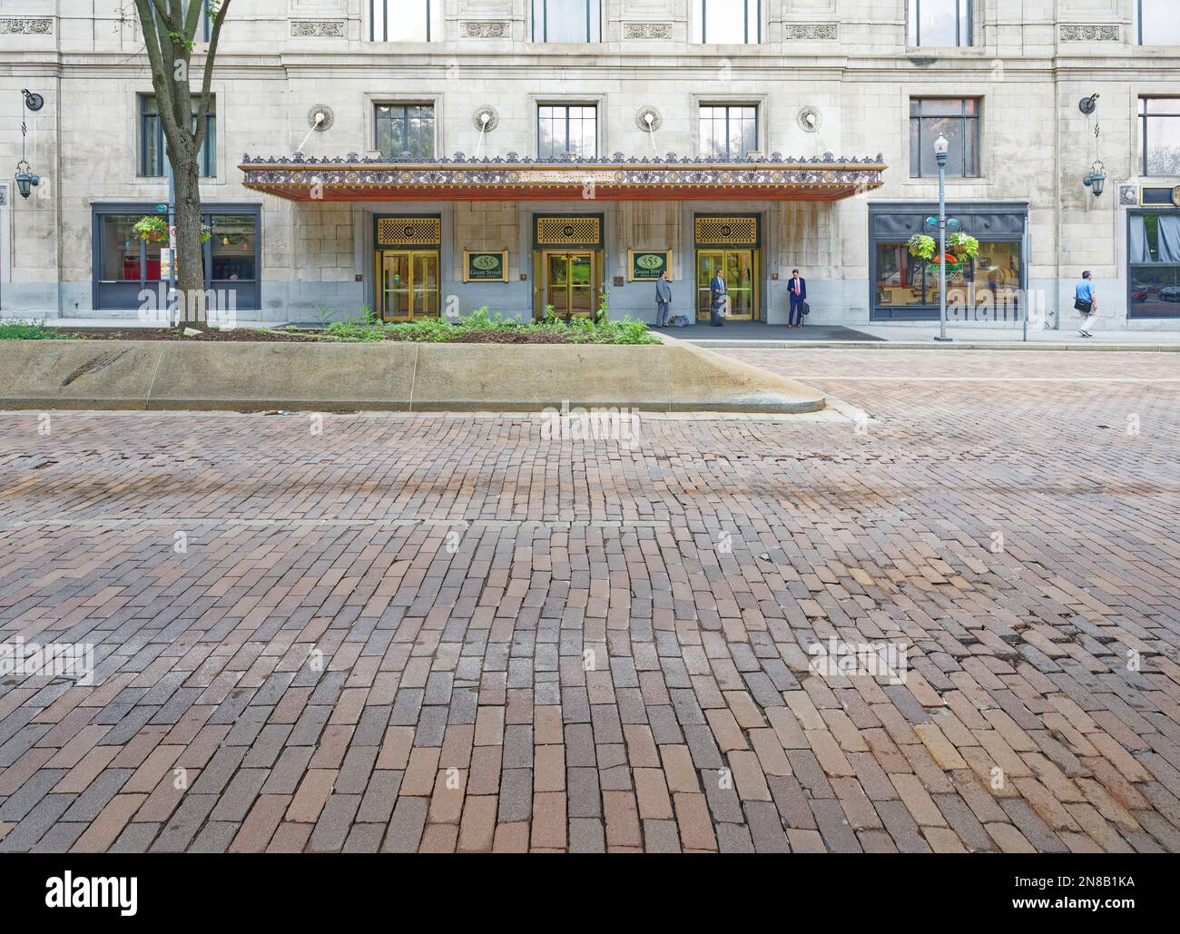 Das Omni William Penn Hotel, das Wahrzeichen von Pittsburgh, wurde in zwei Teilen gebaut: Die drei Türme gegenüber dem Mellon Square im Jahr 1916, die Grant Street im Jahr 1929. Stockfoto