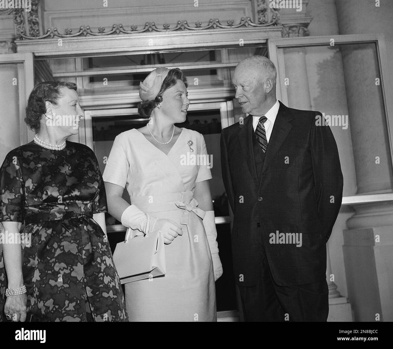President Dwight D. Eisenhower and first lady Mamie Eisenhower, left ...