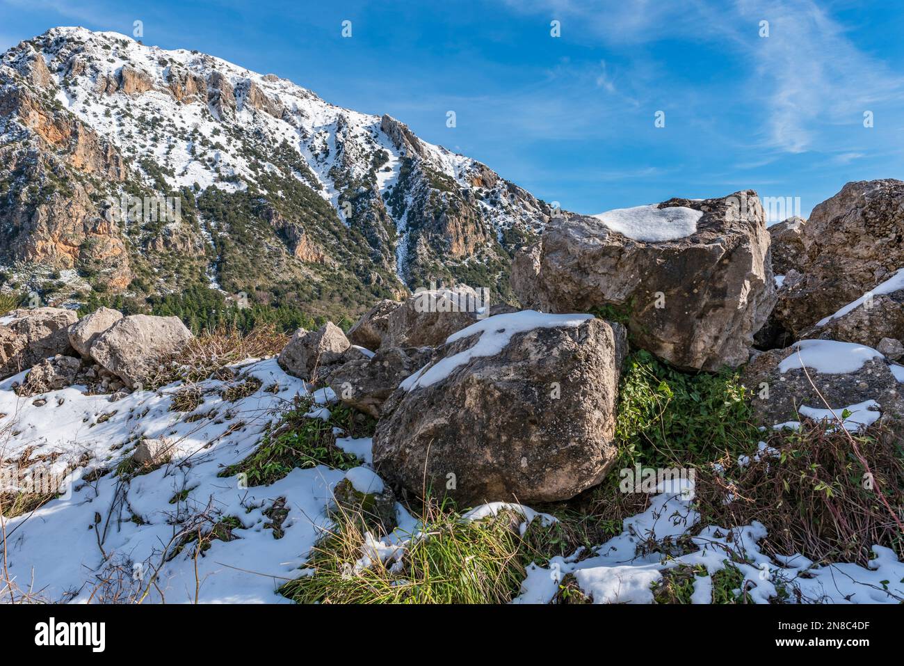 Blick auf die schneebedeckten Gipfel der Madonie, Sizilien Stockfoto