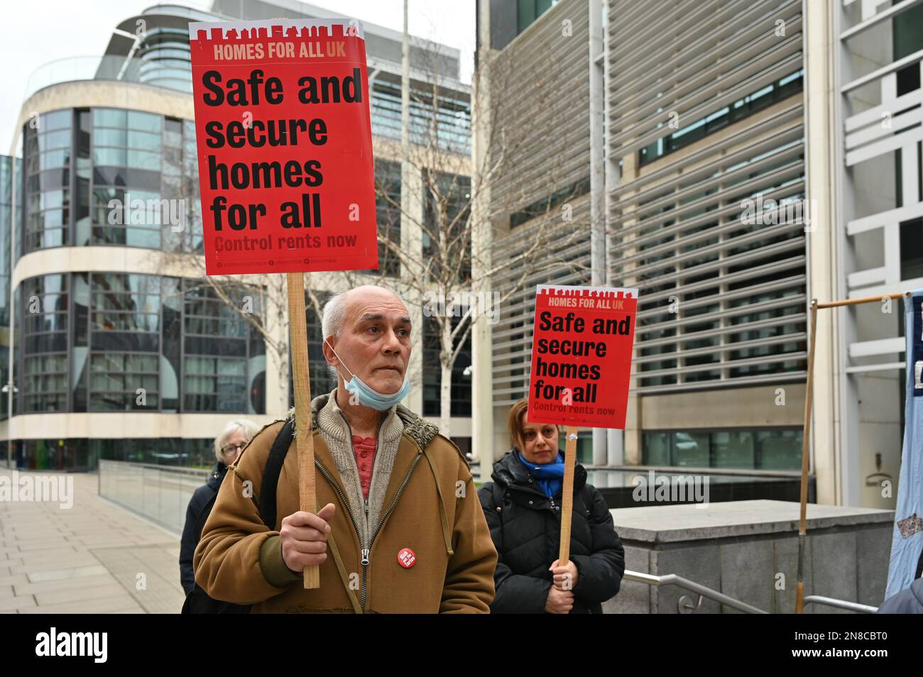 London, Großbritannien. 11. Februar 2023 Protest außerhalb des Ministeriums für Niveauregulierung, Wohnungsbau und Gemeinwesen stoppt die Einstellung und das Einfrieren von Dienstleistungsgebühren und das Ende von Ausweisungen. Kredit: Siehe Li/Picture Capital/Alamy Live News Stockfoto