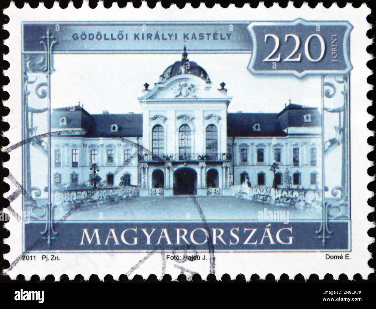 UNGARN - CA. 2011: Ein in Ungarn gedruckter Stempel zeigt den königlichen Palast in Godollo, ist ein kaiserlicher und königlicher ungarischer Palast, ca. 2011 Stockfoto