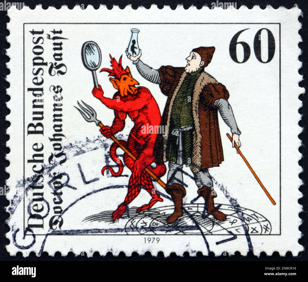 DEUTSCHLAND - CA. 1979: Ein in Deutschland gedruckter Stempel zeigt Mephistopheles und Faust, Doktor Johannes Faust, ca. 1979 Stockfoto DEUTSCHLAND - CA. 1979: Ein in Deutschland gedruckter Stempel zeigt Mephistopheles und Faust, Doktor Johannes Faust, ca. 1979 Stockfoto