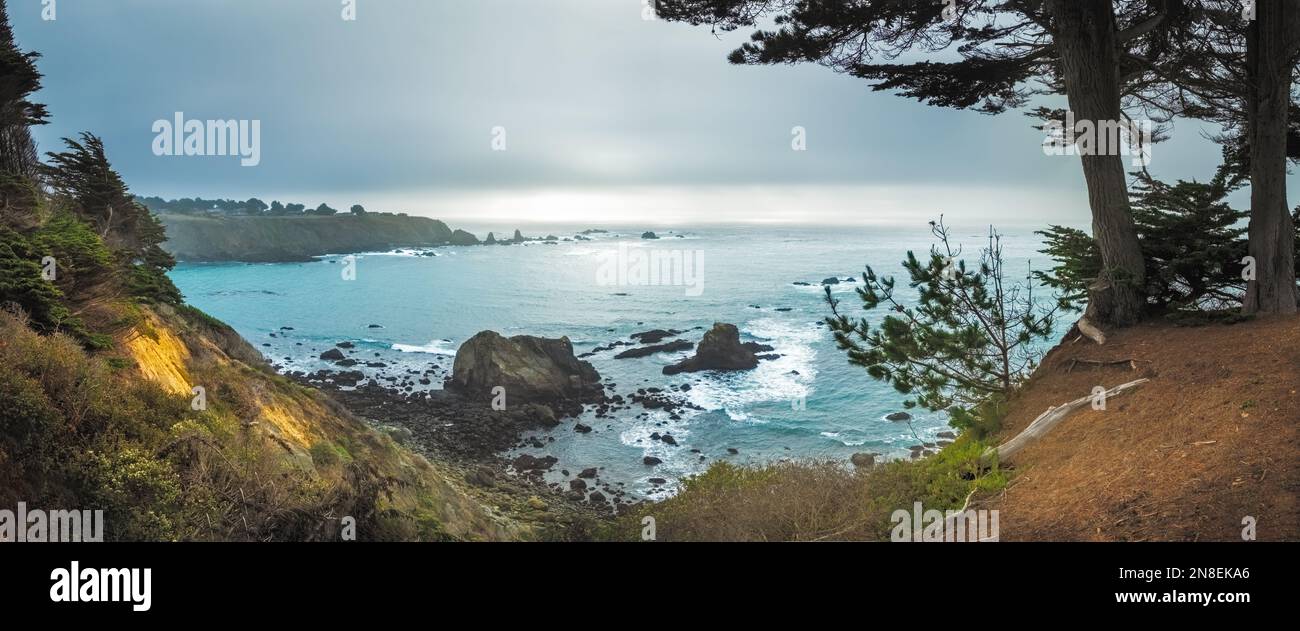 Panoramablick auf die Whitesboro Cove an einem Regentag Stockfoto