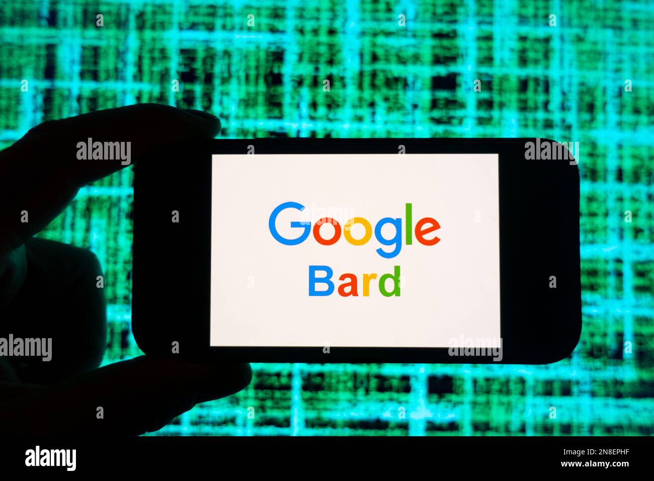 Digitale Zusammensetzung des Google Bard AI-Chatbot-Logos auf dem Bildschirm des Telefons Stockfoto