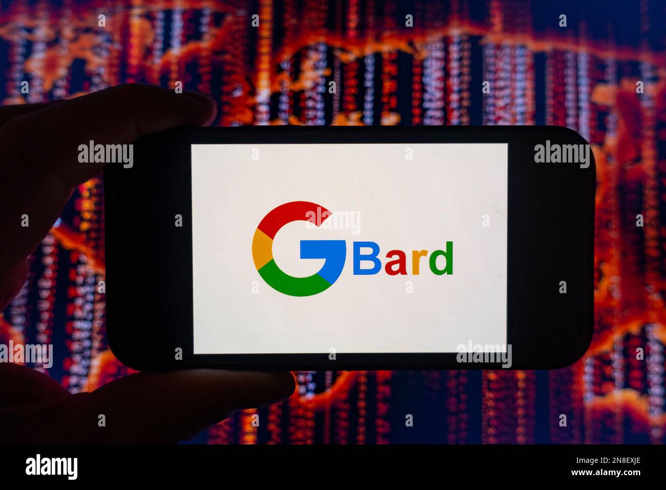 Digitale Zusammensetzung des Google Bard AI-Chatbot-Logos auf dem Bildschirm des Telefons Stockfoto