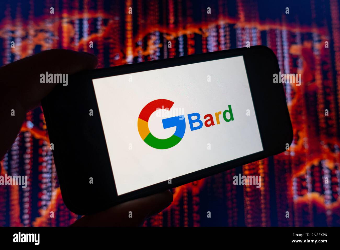 Digitale Zusammensetzung des Google Bard AI-Chatbot-Logos auf dem Bildschirm des Telefons Stockfoto