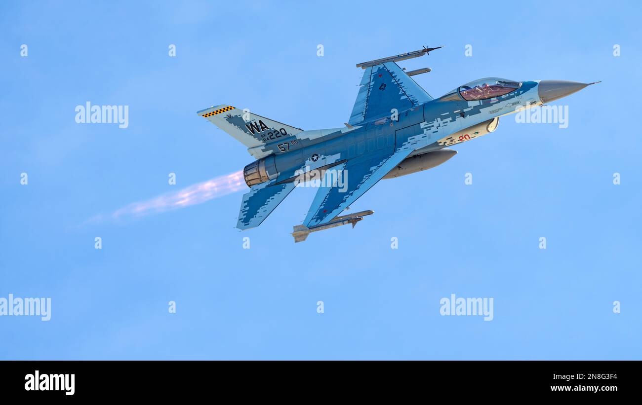 F-16 Ghost startet bei der Roten Flagge der Nellis Air Force Base Stockfoto