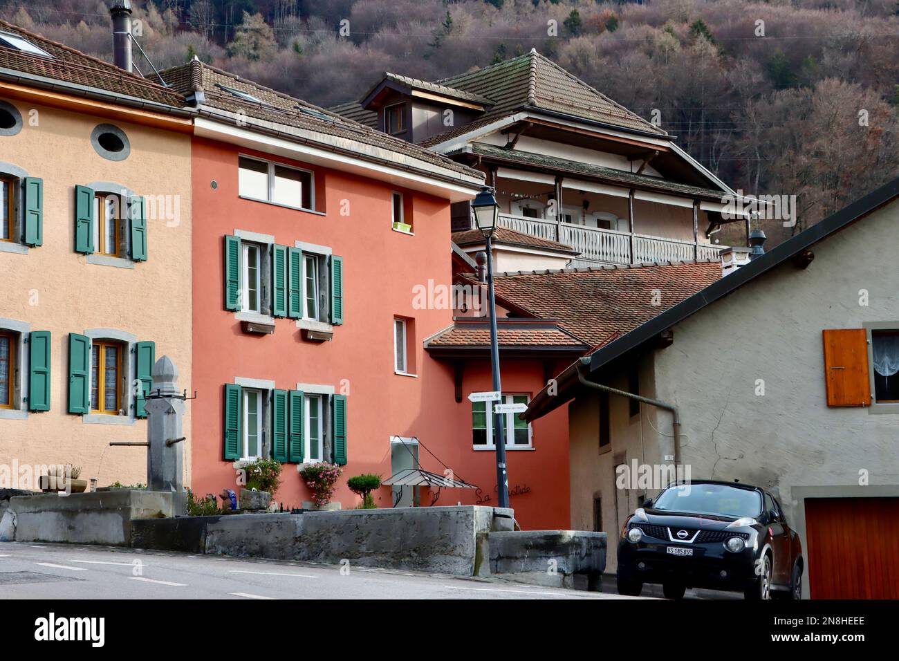 Das alte Dorfzentrum von Ollon in der Schweiz Stockfoto