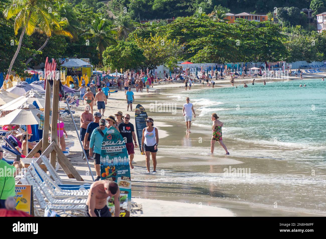Blick auf das Strandresort, Cane Garden Bay, Tortola, die Britischen Jungferninseln (BVI), kleine Antillen, Karibik Stockfoto